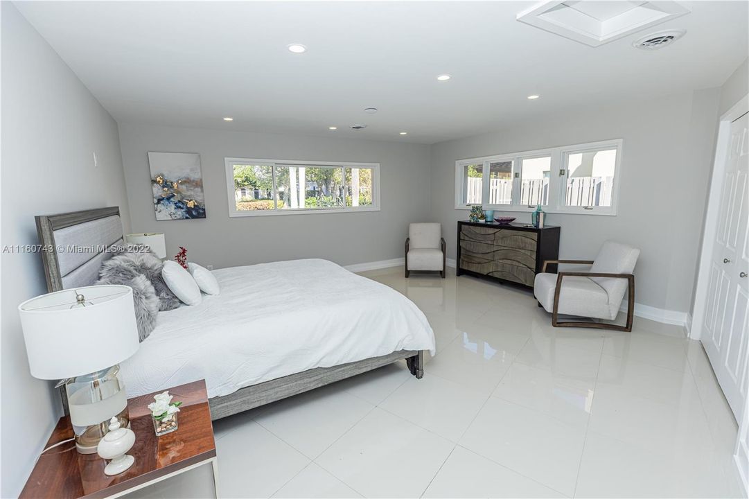 Recently Sold: $2,690,000 (3 beds, 3 baths, 3407 Square Feet)