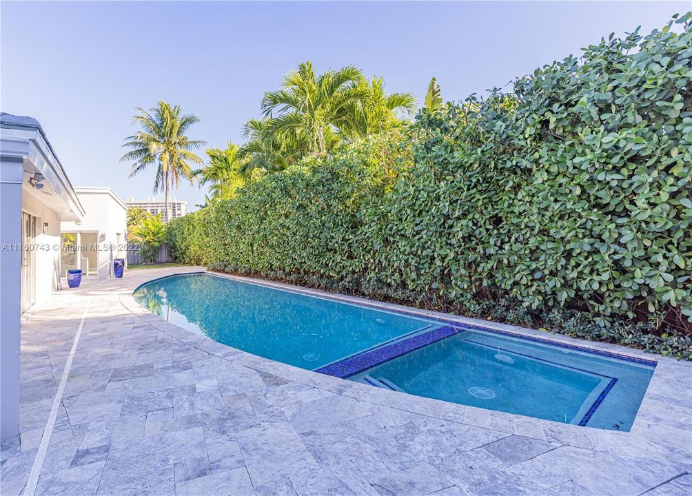 Recently Sold: $2,690,000 (3 beds, 3 baths, 3407 Square Feet)