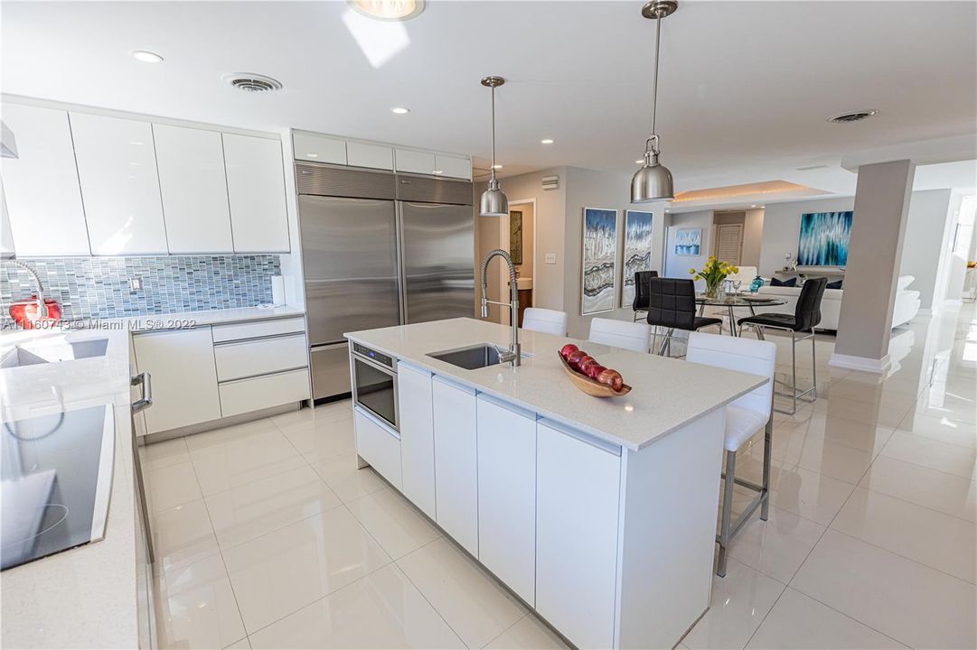 Recently Sold: $2,690,000 (3 beds, 3 baths, 3407 Square Feet)