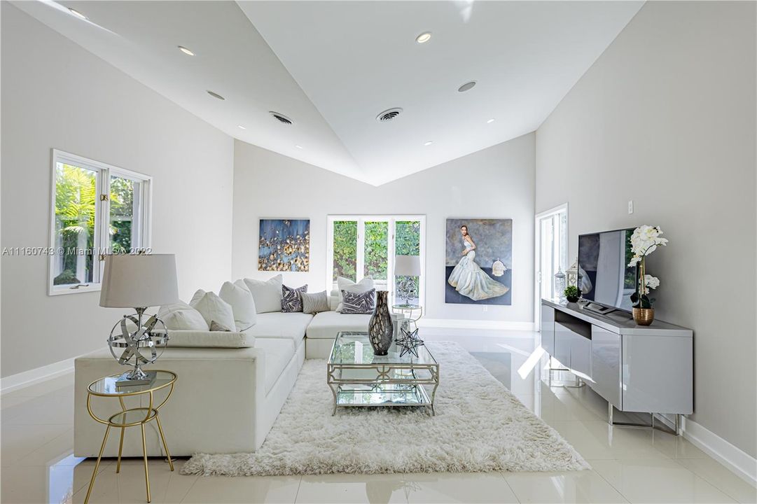 Recently Sold: $2,690,000 (3 beds, 3 baths, 3407 Square Feet)