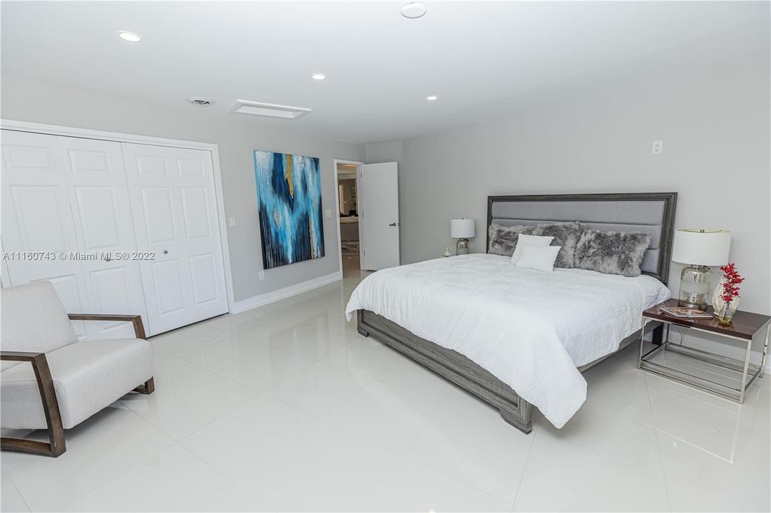 Recently Sold: $2,690,000 (3 beds, 3 baths, 3407 Square Feet)