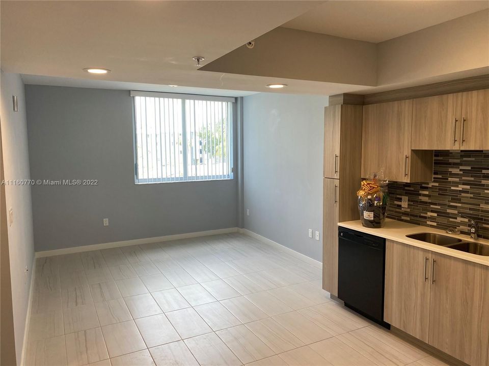 Recently Rented: $974 (1 beds, 1 baths, 574 Square Feet)