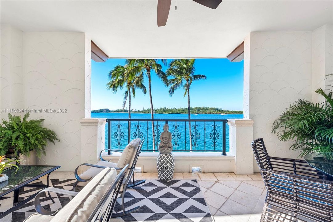 Recently Sold: $3,500,000 (3 beds, 3 baths, 2234 Square Feet)