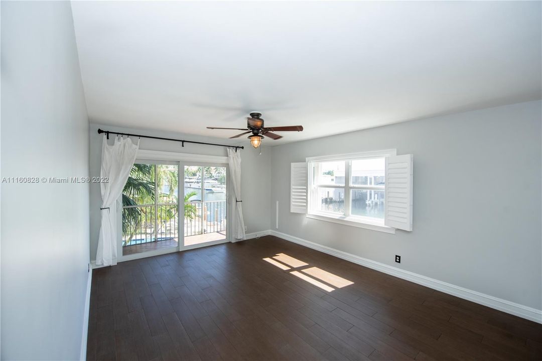 Recently Sold: $305,000 (2 beds, 2 baths, 1070 Square Feet)