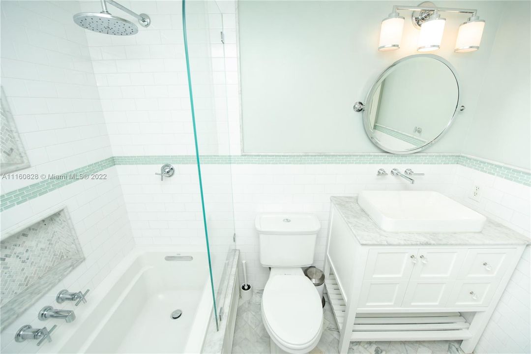最近售出: $305,000 (2 贝兹, 2 浴室, 1070 平方英尺)