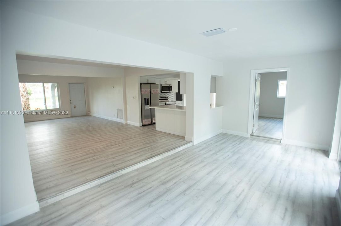 最近售出: $529,900 (3 贝兹, 2 浴室, 1670 平方英尺)