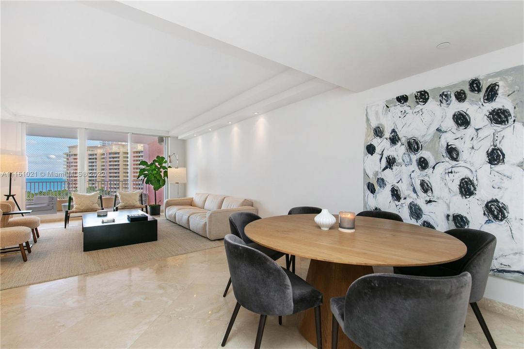 Recently Sold: $3,150,000 (2 beds, 2 baths, 2100 Square Feet)