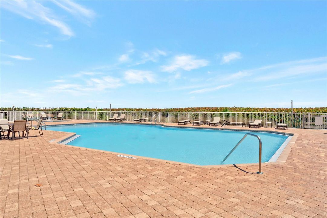 Recientemente alquilado: $5,900 (3 camas, 3 baños, 2833 Pies cuadrados)