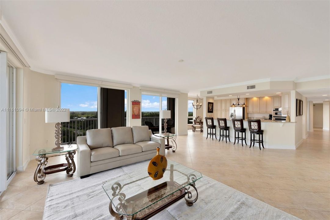 Recientemente alquilado: $5,900 (3 camas, 3 baños, 2833 Pies cuadrados)