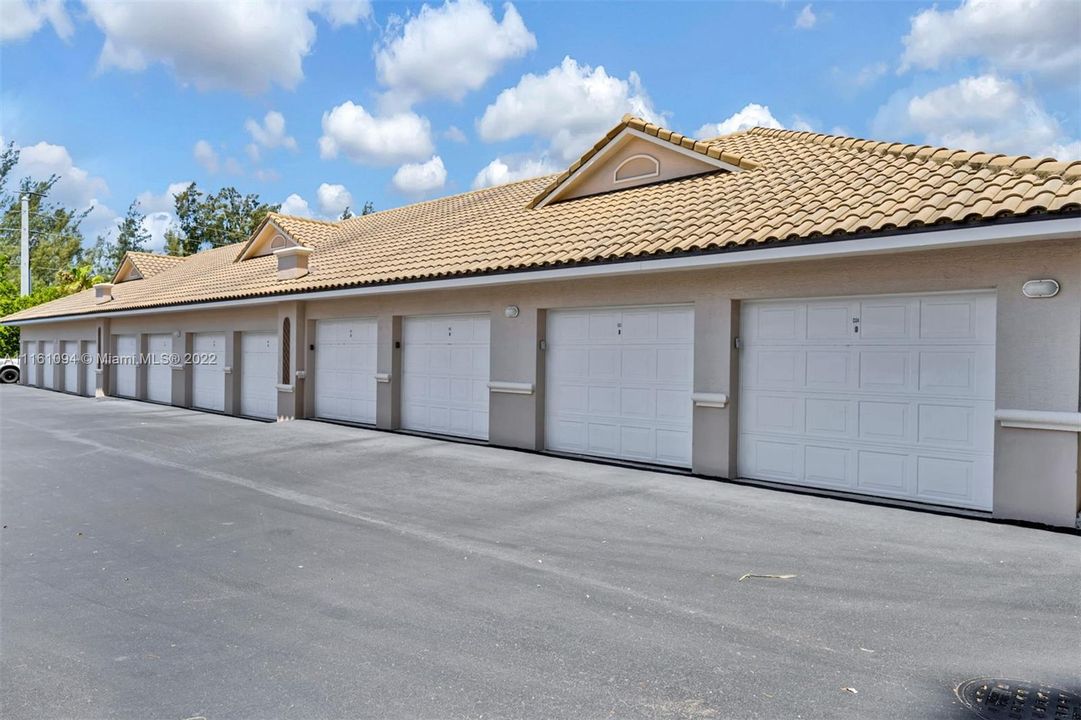 Recientemente alquilado: $5,900 (3 camas, 3 baños, 2833 Pies cuadrados)