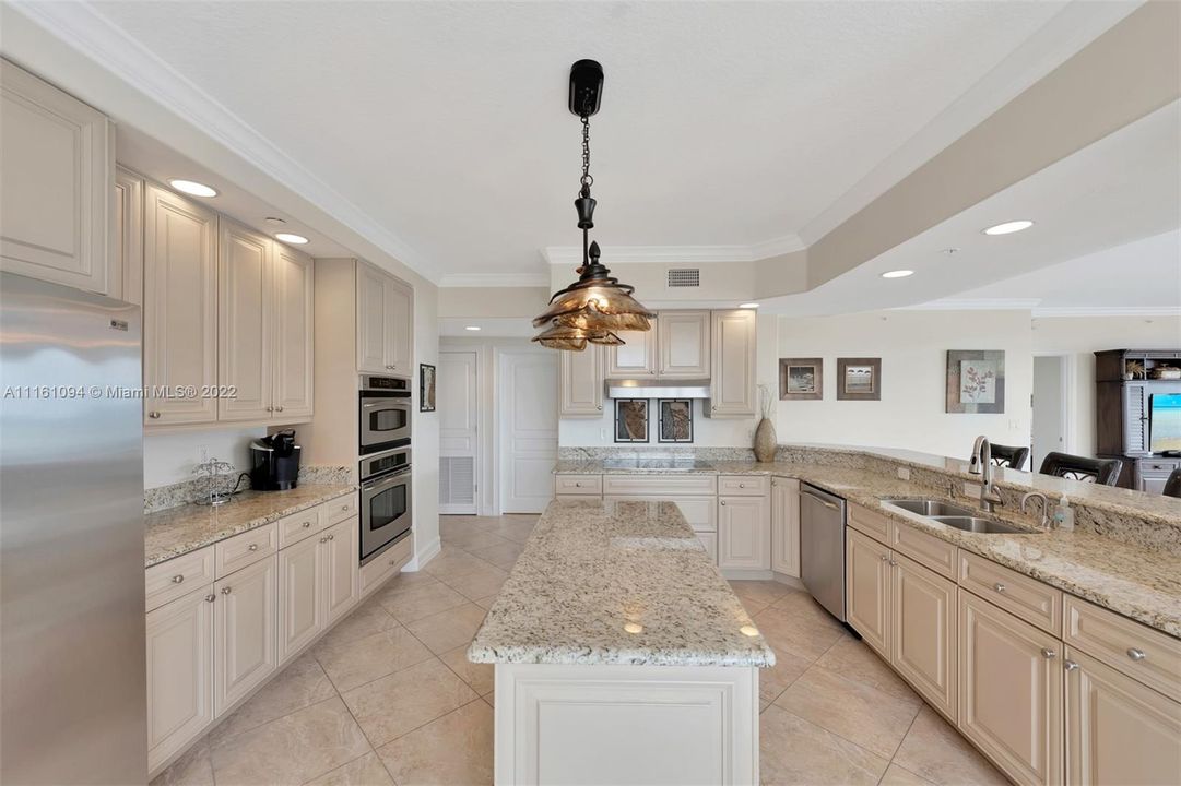 Recientemente alquilado: $5,900 (3 camas, 3 baños, 2833 Pies cuadrados)