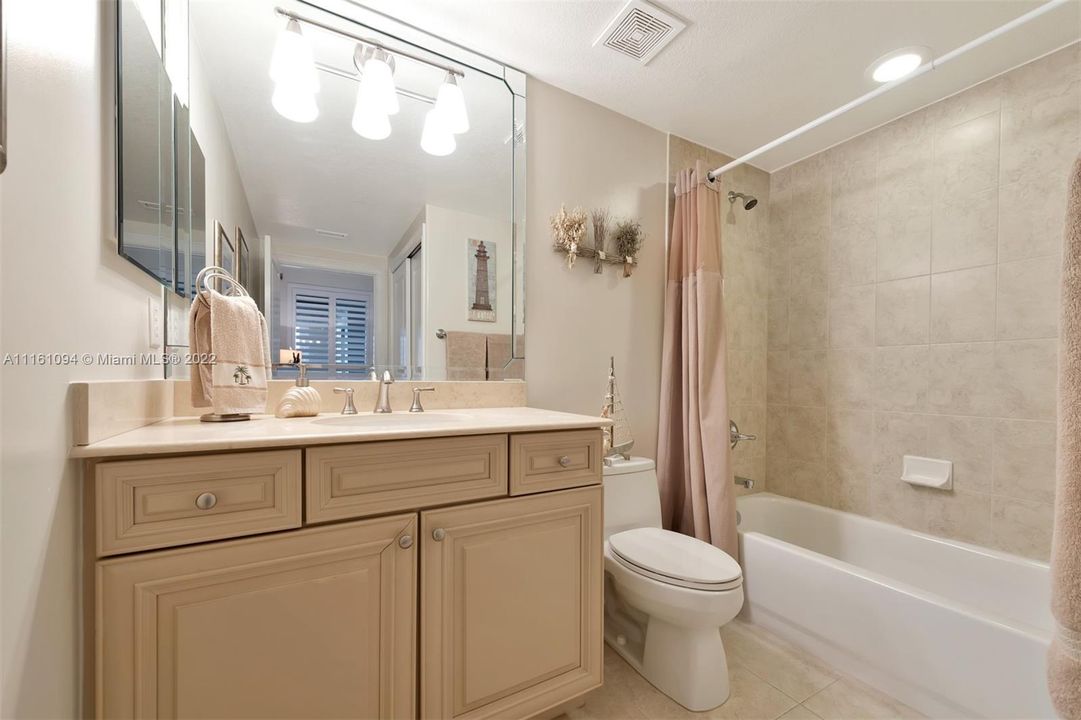 Recientemente alquilado: $5,900 (3 camas, 3 baños, 2833 Pies cuadrados)