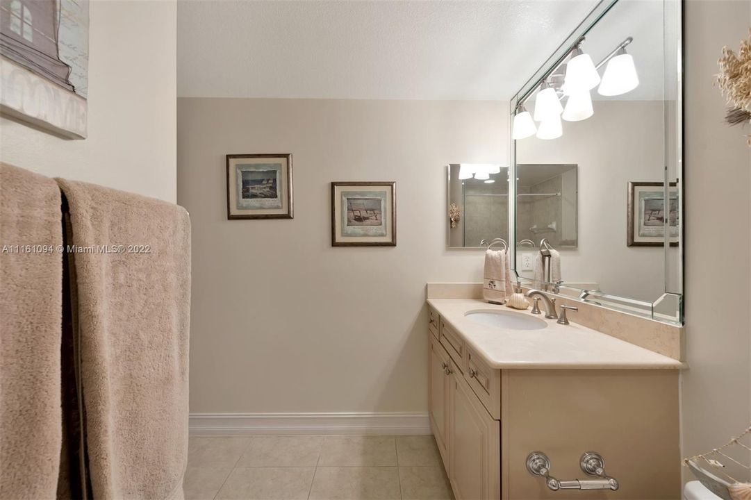 Recientemente alquilado: $5,900 (3 camas, 3 baños, 2833 Pies cuadrados)