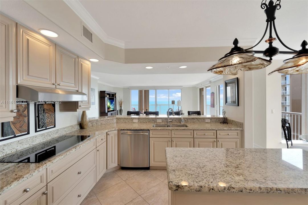 Recientemente alquilado: $5,900 (3 camas, 3 baños, 2833 Pies cuadrados)