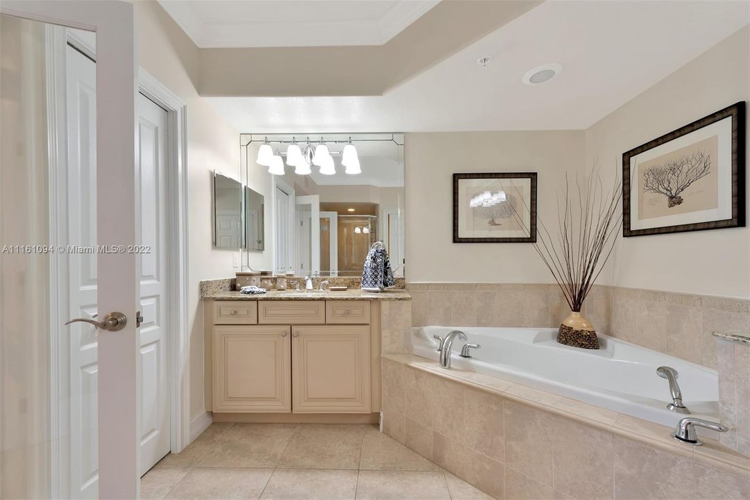 Recientemente alquilado: $5,900 (3 camas, 3 baños, 2833 Pies cuadrados)