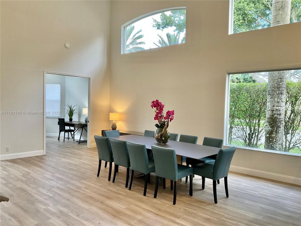 Formal dining room with 20' vaulted ceilings.