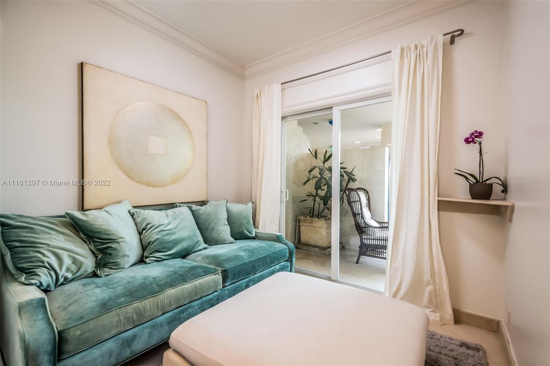 Recently Sold: $3,590,000 (2 beds, 2 baths, 1847 Square Feet)