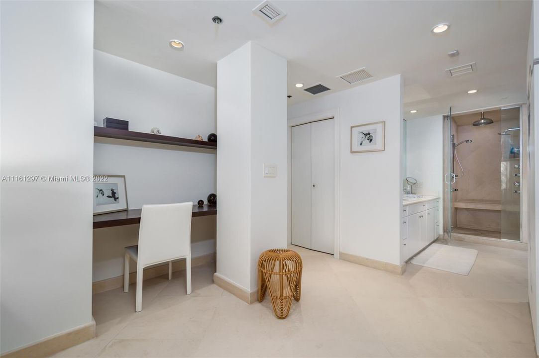 Recently Sold: $3,590,000 (2 beds, 2 baths, 1847 Square Feet)