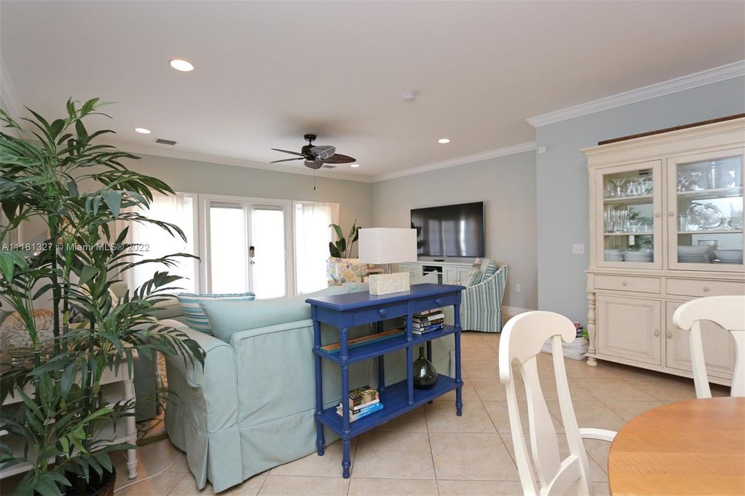 Recently Sold: $1,200,000 (3 beds, 2 baths, 1600 Square Feet)