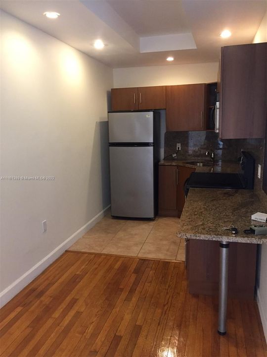 Recently Sold: $269,900 (1 beds, 1 baths, 525 Square Feet)