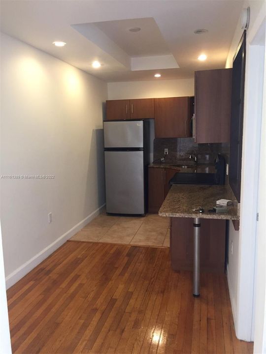 Recently Sold: $269,900 (1 beds, 1 baths, 525 Square Feet)