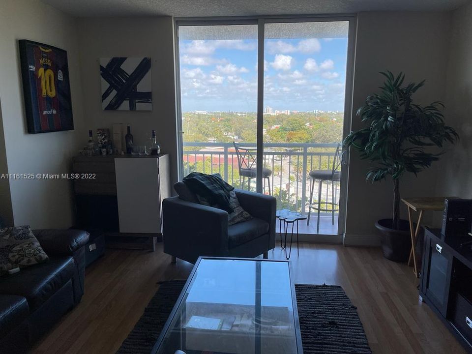 Recently Sold: $275,000 (1 beds, 1 baths, 785 Square Feet)