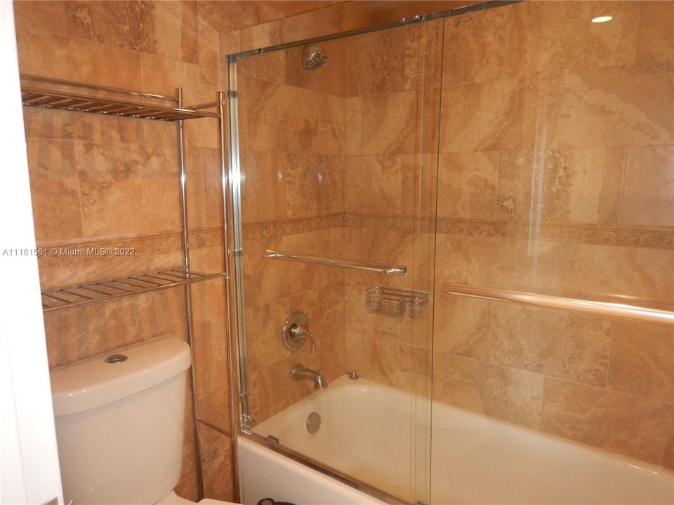 最近租的: $2,000 (1 贝兹, 1 浴室, 913 平方英尺)