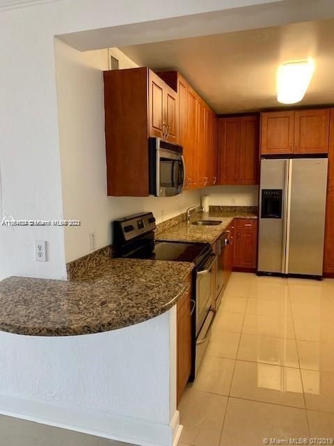 Recently Rented: $2,300 (1 beds, 1 baths, 905 Square Feet)