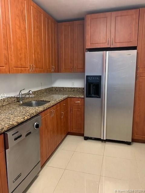 Recently Rented: $2,300 (1 beds, 1 baths, 905 Square Feet)