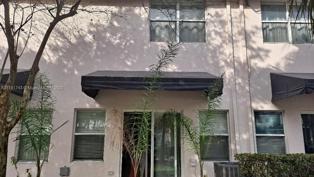 Recently Rented: $2,300 (3 beds, 2 baths, 1424 Square Feet)