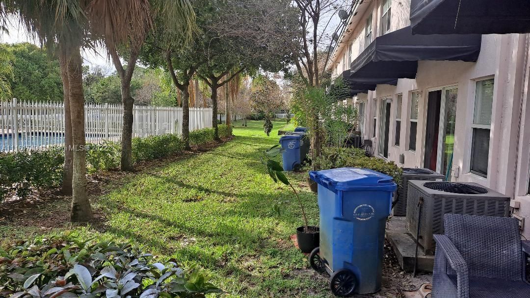 Recently Rented: $2,300 (3 beds, 2 baths, 1424 Square Feet)