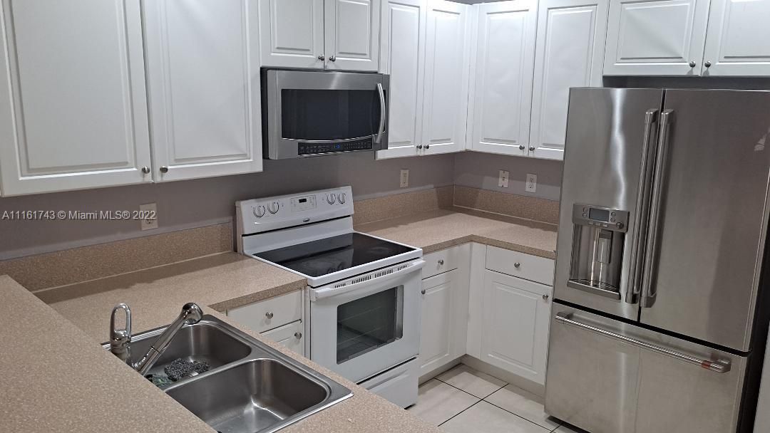 Recently Rented: $2,300 (3 beds, 2 baths, 1424 Square Feet)