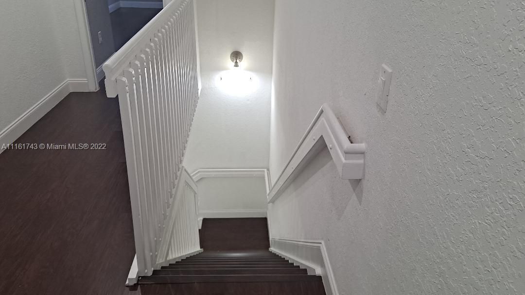 Recently Rented: $2,300 (3 beds, 2 baths, 1424 Square Feet)