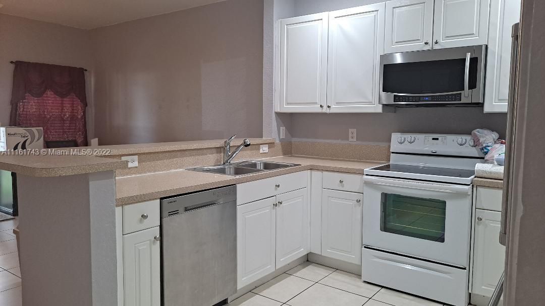 Recently Rented: $2,300 (3 beds, 2 baths, 1424 Square Feet)