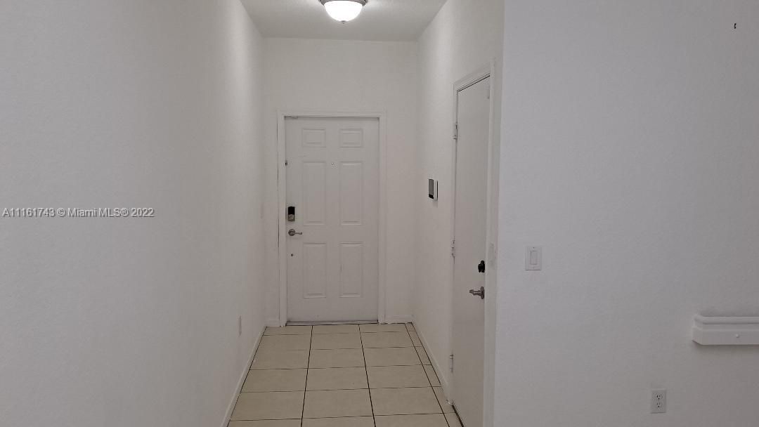 Recently Rented: $2,300 (3 beds, 2 baths, 1424 Square Feet)