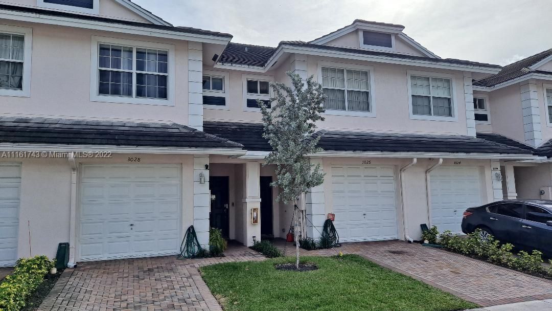 Recently Rented: $2,300 (3 beds, 2 baths, 1424 Square Feet)