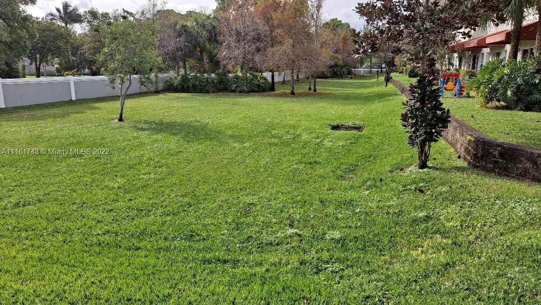 Recently Rented: $2,300 (3 beds, 2 baths, 1424 Square Feet)