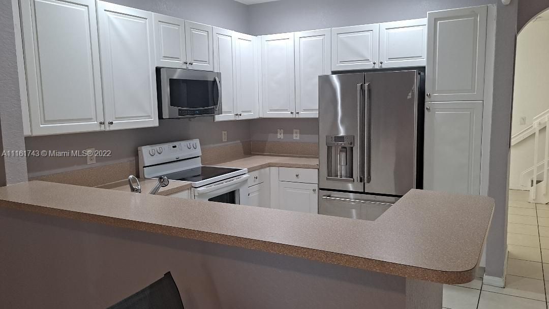 Recently Rented: $2,300 (3 beds, 2 baths, 1424 Square Feet)