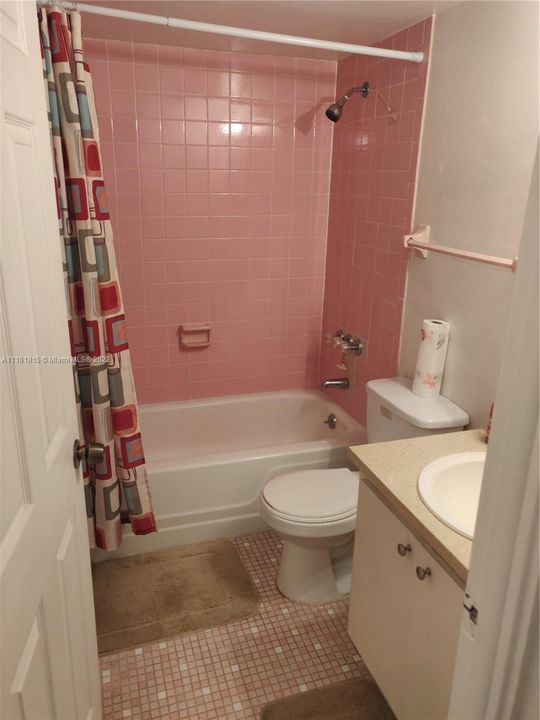 最近租的: $1,250 (2 贝兹, 1 浴室, 978 平方英尺)