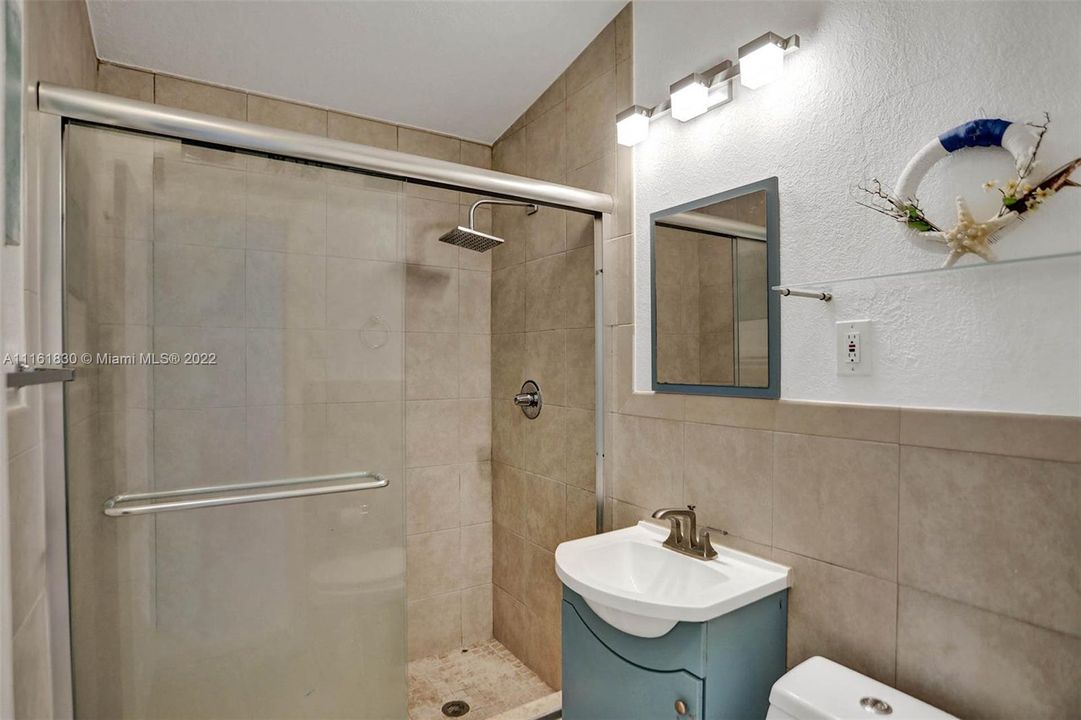 最近售出: $450,000 (3 贝兹, 2 浴室, 1184 平方英尺)
