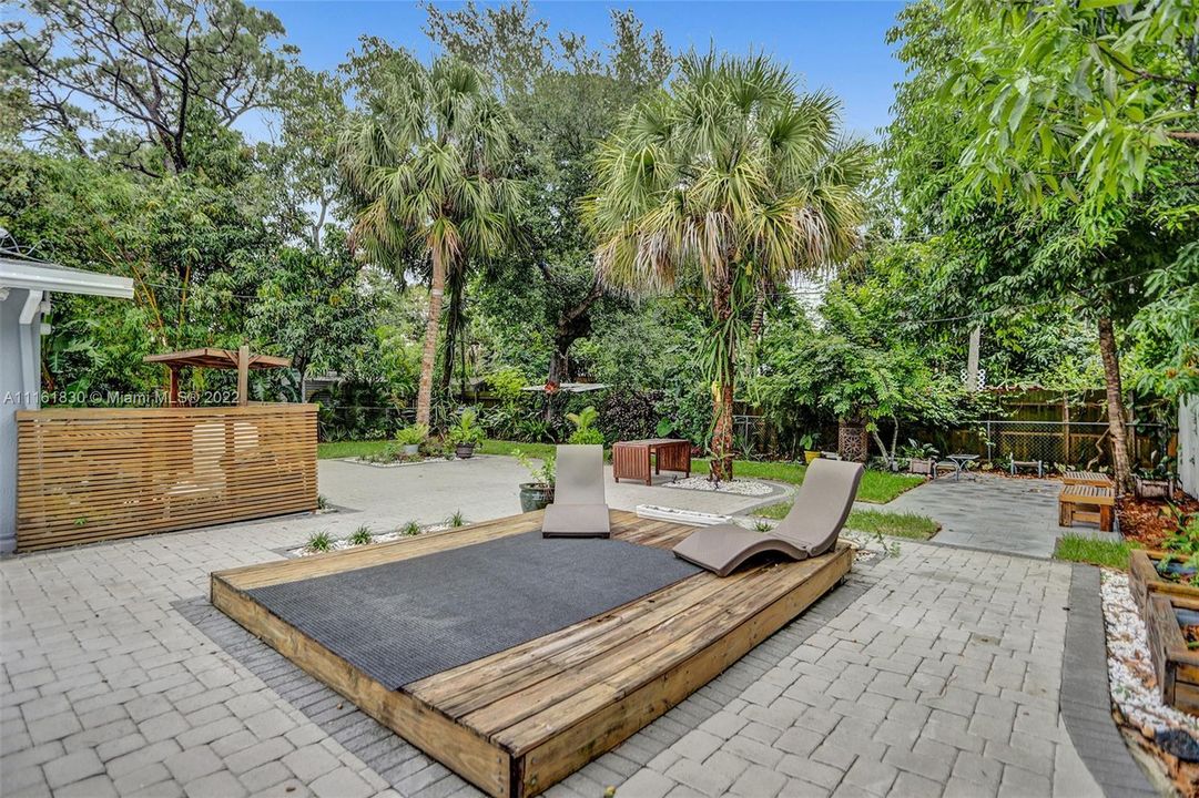 Recently Sold: $450,000 (3 beds, 2 baths, 1184 Square Feet)
