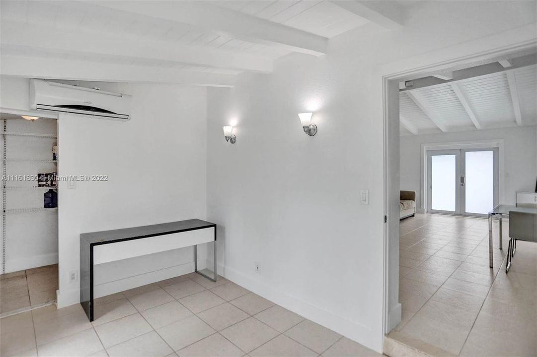 Recently Sold: $450,000 (3 beds, 2 baths, 1184 Square Feet)