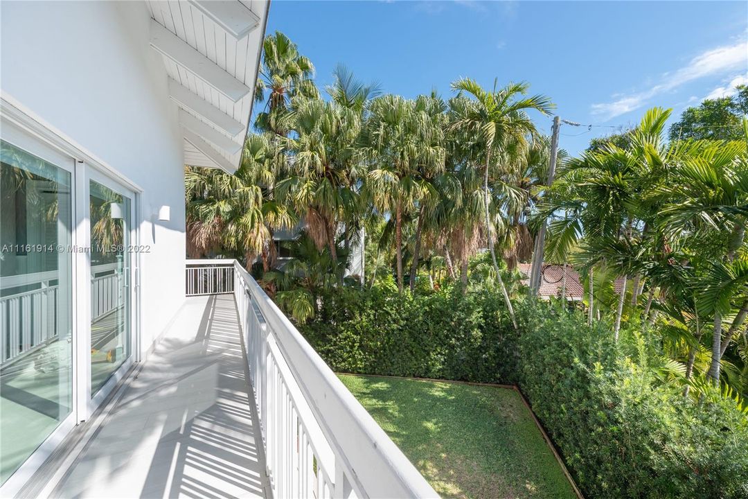 Recently Sold: $4,900,000 (4 beds, 5 baths, 5167 Square Feet)