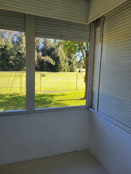 Recently Sold: $189,900 (1 beds, 1 baths, 997 Square Feet)