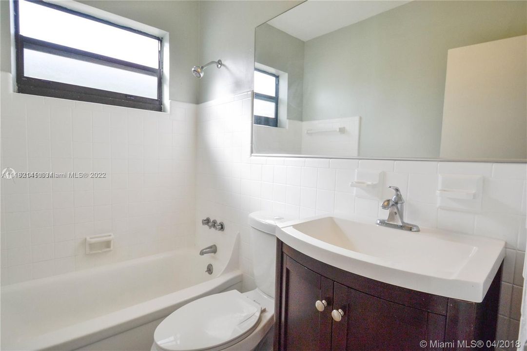 Недавно арендовано: $1,400 (0 спален, 1 ванн, 600 Квадратных фут)