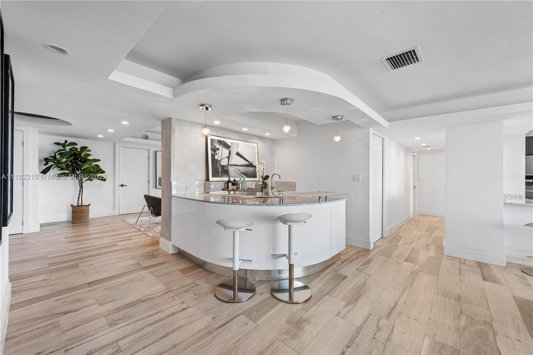 Recently Sold: $2,395,000 (3 beds, 3 baths, 2835 Square Feet)