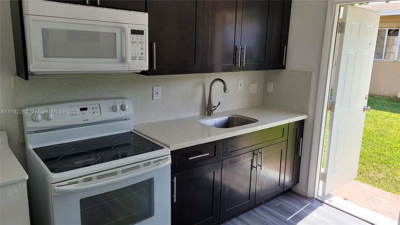 Recently Rented: $1,450 (1 beds, 1 baths, 500 Square Feet)