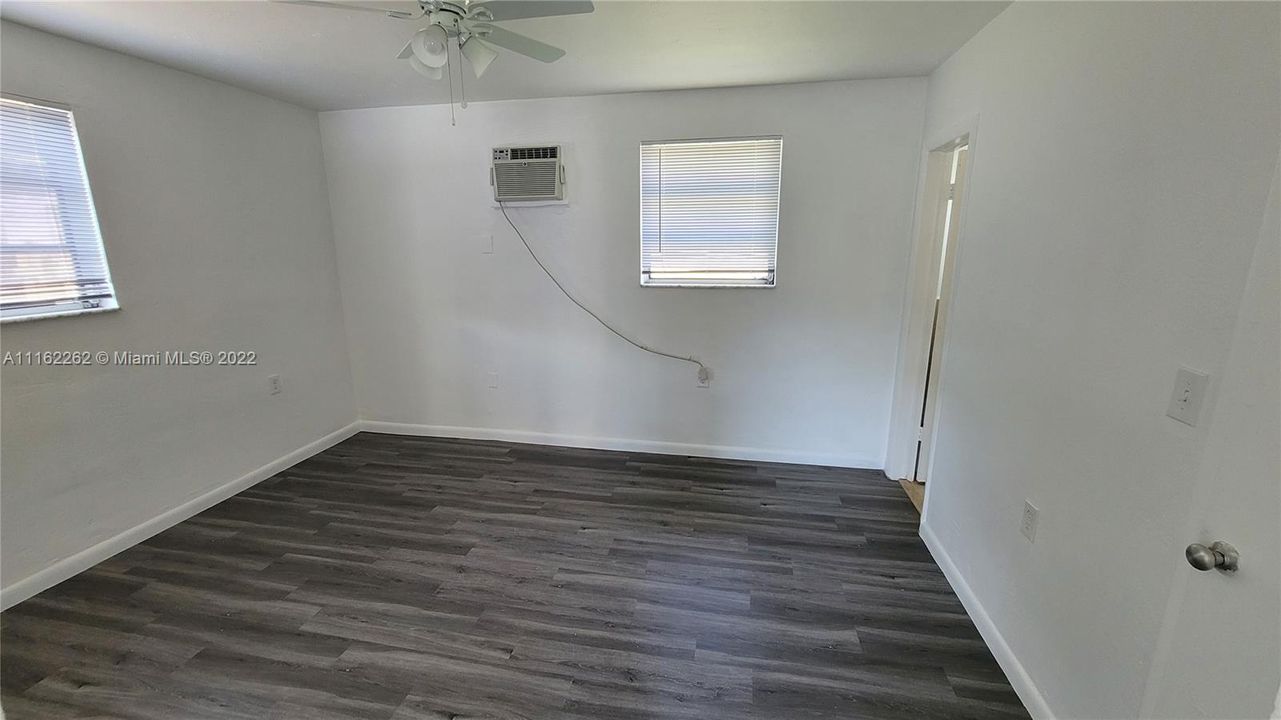Recently Rented: $1,450 (1 beds, 1 baths, 500 Square Feet)