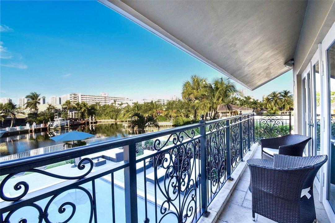 Recently Sold: $4,250,000 (5 beds, 5 baths, 4048 Square Feet)