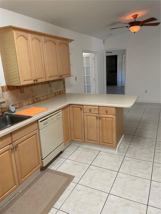 Recently Rented: $3,000 (3 beds, 2 baths, 2043 Square Feet)